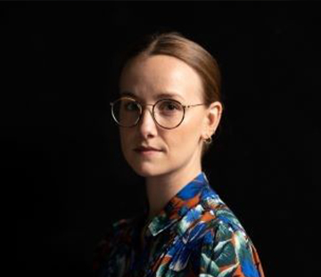  Julia Bakker-Arkema