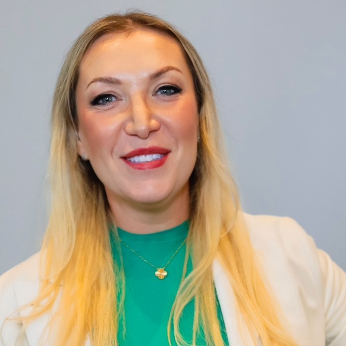 Yelena Mogelsefsy